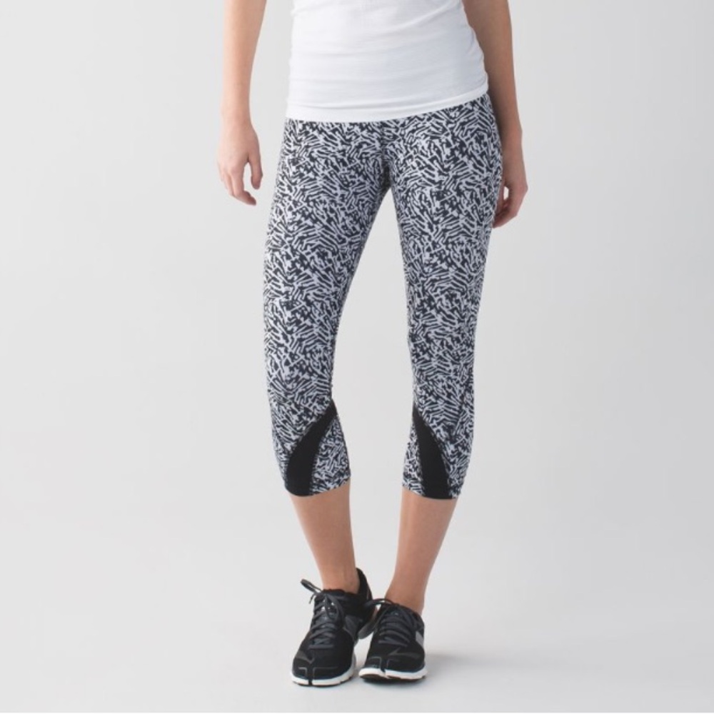 Lululemon Athletica Sz 6 Animal Print Black and White Leggings
